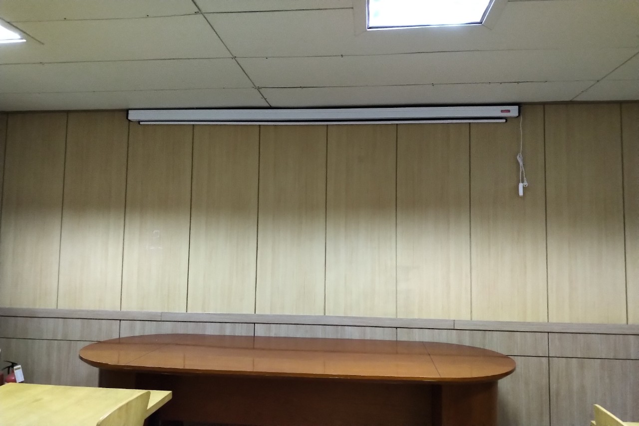 Lắp đặt màn chiếu cho công ty Foseca
