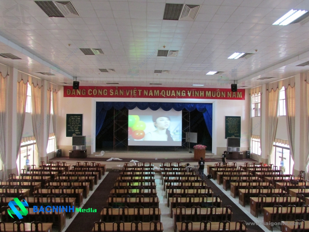 mua máy chiếu hội trường